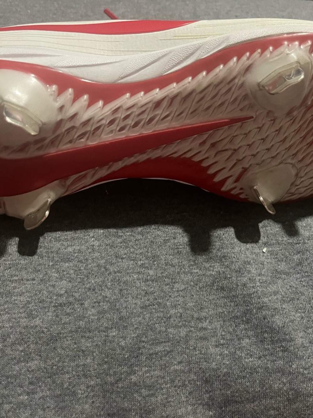 Nike White and Red Training Sneakers - Picture 4 of 10